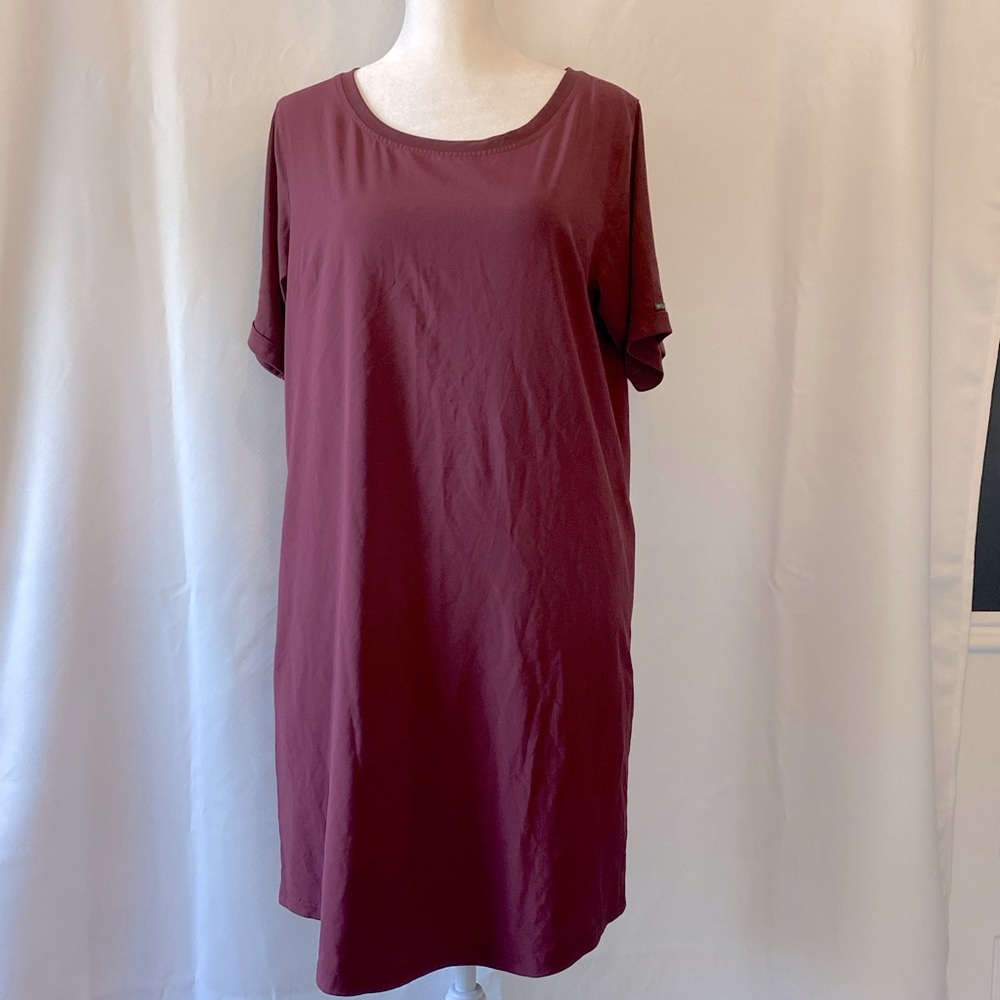 Columbia Women's Burgundy Short Sleeve Exercise Dress MD Travel Commute Sporty